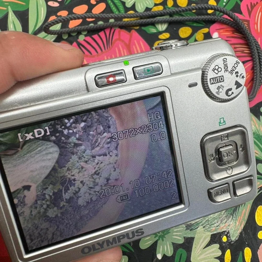 Olympus FE-210 Silver Digital Camera 7.1MP 3x Optical Zoom Y2K Point and Shoot